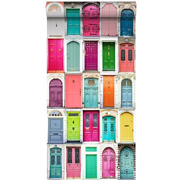 tapet XXL malede døre lyserødt, turkis, orange, gul og lilla